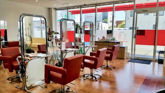 【西鉄柳川】≪社会保険完備≫≪営業時間18:00迄≫リーズナブルな料金で毎月多くのお客様がご来店☆経験豊富なスタッフがアナタをスタイリストに育てます！！地域密着型ヘアサロン「美容室HANAKO（ビヨウシツハナコ）」からアシスタント（美容師）の求人★☆