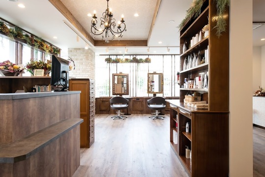 【四日市駅】◆社会保険加入OK・ブランクある方も歓迎◆ママさんも安心して働ける環境を整えています！年齢を重ねてもキャリアに応じた活躍の場があるトータルビューティーサロン「rof Hair&Esthe（ロフヘアーアンドエステ）」からアシスタント（美容師）の求人☆☆