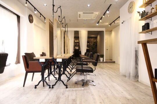 【寺田町】≪社会保険完備≫≪月給23〜25万円!!≫≪完全週休2日制≫≪短時間正社員制度あり！！≫入客チャンスがあるので、月40万稼ぐ方も！産休後に復帰される方…男女問わず、しっかり稼げて長く働ける環境がありますよ♪もっと学びたい方には外部講習も充実してます！「powder paper works（パウダー ペーパー ワークス）」からスタイリスト（美容師）の求人☆★☆