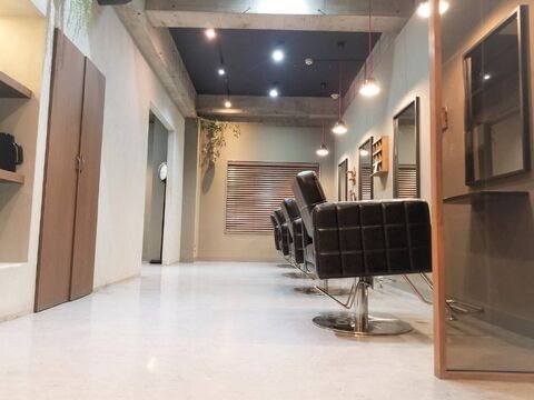 【川崎駅】■最大月50万円の最低保障給あり・指名料自己設定可能・社会保険完備・有給休暇あり■業務委託と正社員を選択可能！個々に合わせた自由な社風なので、きっとあなたの理想の働き方ができます！carin 川崎店（カリンカワサキテン）からスタイリスト（美容師）の求人☆★