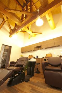 【長柄】≪18時台に退勤可能≫≪夏季・年末年始休暇あり≫≪着付けやヘアセットも学べる≫アットホームで自主性を尊重するレッスン！自分のペースで技術を取得できます！！ヘアケアメニューからデザインカラーまで幅広いメニューが人気な「Hair Brand shigeki（ヘアーブランドシゲキ）」からアシスタント（美容師）の求人☆★☆