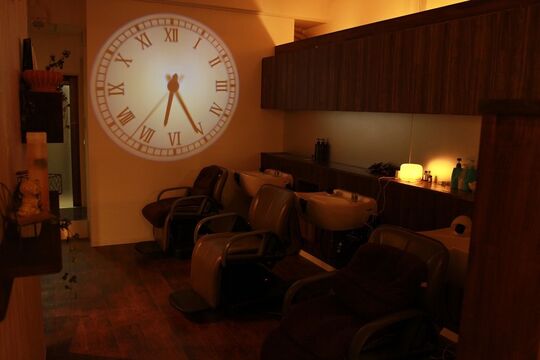 【大久保】■19時退勤可能・有給休暇あり・産休育休制度あり■少人数制サロンだからこそ、お客様とも密に関われます！「toi,toi,toi,（トイトイトイ）」からのスタイリスト（美容師）の求人☆☆