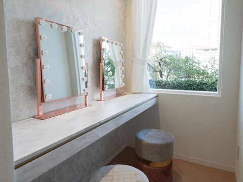 【宝塚南口】≪完全週休2日制≫≪社会保険完備≫土日休みもOK！メニューはシングルとパリジェンヌのみ！20〜30代のお客様から支持されるサロン！「Holidays（ホリデイズ）」からアイリスト（アイデザイナー・まつげエクステ）の求人★☆