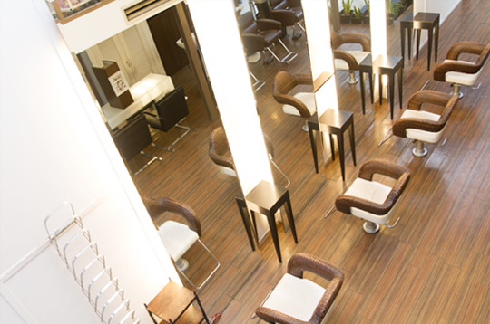 【近鉄奈良】≪月8,9日休み＆日曜定休あり≫≪社会保険完備≫自分の売上に応じてしっかり評価していただける環境ですよ！エクステの需要が高く、平均客単価は1万円以上！トレンド発信型トータルビューティーサロン「IVAn＆LIZ（イヴァンアンドリズ）」からスタイリスト（美容師）の求人☆★☆