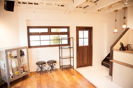 【尾山台】≪月給32万円スタート・完全週休2日制・産休育休実績あり・客単価15000円以上！≫サロン自慢の髪質改善で、お客様の内面まできれいにするお手伝いをしています！「curio（キュリオ）」からスタイリスト（美容師）の求人☆★