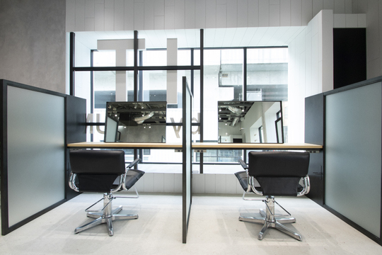 【下北沢】◆最低保障給あり・撮影ブース完備◆トレンドヘアーをウリに、業界屈指の集客力でたくさんのお客様を担当できます！ITを駆使し、業界をリードするサロン「IT by ALBUM 下北沢店（アイティーバイアルバムシモキタザワテン）」からスタイリスト（美容師）の求人☆★