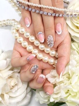 【四条烏丸】正社員募集≪社保☆有給あり☆本部認定講師在籍☆日曜定休☆≫高いリピート率で幅広い年齢層の方から愛されるサロン″Lily First（リリーファースト）″♪ネイリストでの経験を十分に活かせる環境が整っています♪ネイリスト（ネイル）の求人★☆★