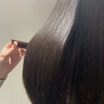 【烏丸】≪最短2年でスタイリストデビュー≫≪マンツーマンレッスン≫≪社会保険完備≫≪住宅手当あり≫≪夏季冬季休暇あり≫≪カット技術と髪質改善に定評あり≫空き時間があれば営業時間内レッスンも可能！「テラ（terra）」からアシスタント（美容師）の求人☆★