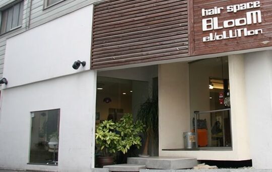 【庄内】★社会保険完備★幅広い層のお客様に入客出来る環境♪サロンワーク以外にも様々なことに挑戦出来ますよ！地域密着型のアットホームサロン“evolution（エボリューション）”からスタイリスト（美容師）の求人☆★☆