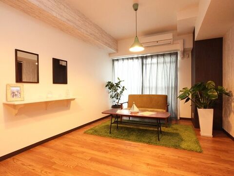 【梅田】月給23万円スタート★社保完備 アイリスト歴を積んだスタッフさん在籍中☆人間関係◎歩合で頑張りをしっかり還元♪西洋海岸をイメージした落ち着いた雰囲気のアットホームサロン☆ambition（アンビション）”からアイリスト（アイデザイナー・まつ毛エクステ）の求人☆