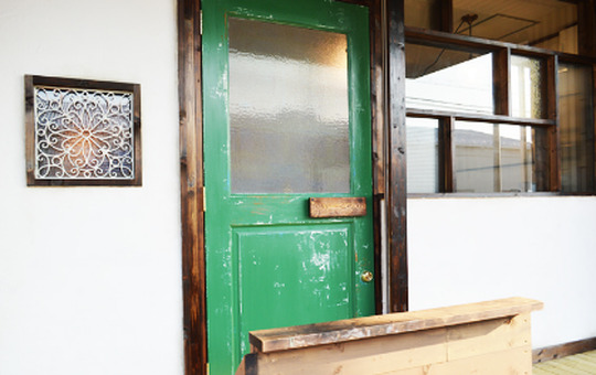 【北花田】≪月給18万円以上≫≪月8日休み≫プライベートの時間も大切に！マンツーマンでしっかり技術指導！最短1年半デビューも目指せる！！髪質改善を通してお客様と密なコミュニケーションがとれる地域密着型のアットホームなサロン！hair esthetics salon trans（ヘアエステティックサロントランス）からアシスタント（美容師）の求人★☆