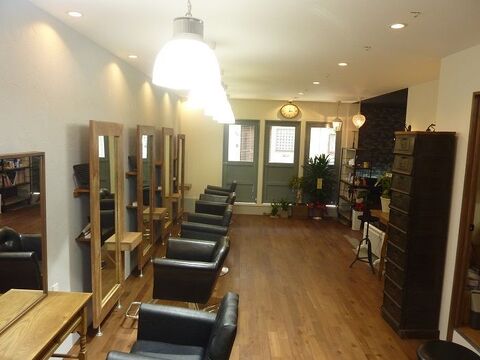 【放出】≪社会保険完備＆完全週休2日制≫≪平均客単価1万円以上の髪質改善特化サロン≫≪営業時間内レッスン可能≫努力次第では1年半でのデビューも可能！丁寧なカウンセリングと高い技術で、新規のお客様のリピート率は90％以上！髪質改善ヘアエステサロン「Merci（メルシー）」からアシスタント（美容師）の求人☆★☆