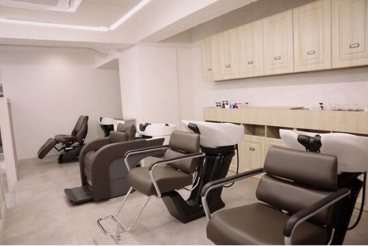 【都島】≪アイリストとの兼任も可能≫≪完全週休二日≫≪社会保険完備≫入客チャンスが多数あり入客には困りませんよ！某コレクションのヘアメイクも可能！アイラッシュや着付けも学べる！！「半個室サロンLis 都島店（ハンコシツサロンリズミヤコジマテン）」からスタイリスト（美容師）の求人☆★