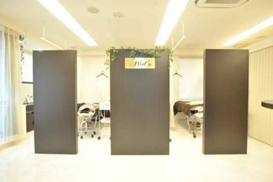 【難波】≪土日勤務できるパートさん募集中！≫≪ラストまで勤務できる方優遇！≫アットホームな雰囲気で人間関係がとてもいいのが自慢のサロン「Ariel’u annex（アリエルアネックス）」からアイリスト（アイデザイナー・まつげエクステ）の求人☆☆