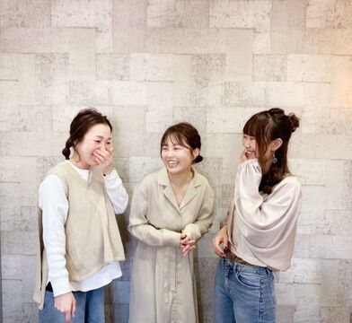 【飾磨】≪月間休日月9日≫≪社会保険完備≫≪月給24万円スタート≫≪有給休暇あり≫≪18時過ぎに退勤可能≫など長く働きやすい環境が揃った人気サロン！マンツーマンでの入客でお客様としっかり関われます！技術売上の40％以上の高還元率でしっかり稼げてプライベートも充実可能「ETERNAL（エターナル）」からスタイリスト（美容師）の求人☆★☆