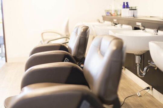 【守山】《完全週休二日制》《年1回9連休取得可能》《社会保険完備》《一人暮らし手当あり》アイラッシュや着付け・メイクの施術も取得可能！人間力から学べるサロンです！「Rian Hair miyamae（リアンヘアーミヤマエ）」からアシスタント（美容師）の求人☆★☆