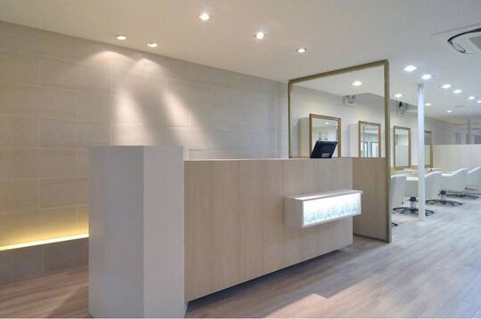 【JR垂水】≪社会保険完備≫≪パートは時短勤務OK≫お子様関係で急遽のお迎えがあっても対応可能〇女性が長く働きやすい環境の地域密着型アットホームサロン「フミ美容室 垂水本店（フミビヨウシツタルミホンテン）」からアシスタント（美容師）の求人☆☆