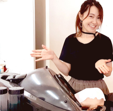 【館林駅】◆白髪染め専門店・日曜定休・17時までに退勤可能◆年齢、経験不問、30代から50台代の方まで活躍中！ブランクのある方、子育て中の方がたくさん働いています。アシスタントで美容を離れてしまった方も大歓迎！「ローテローゼ赤土町店 白髪染め併設店（ローテローゼアカツチチョウテンシラガゾメヘイセツテン）」からカラーリスト（美容師）の求人☆★