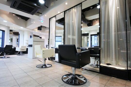 【梅田】《月間新規客1000人以上》関西No.1の集客実績！！！！高単価でしっかりと稼いでいくことができます！無理な掛け持ちは無しで働きやすい“WORLD ORDER 梅田茶屋町店（ワールドオーダーウメダチャヤマチテン）”から業務委託のスタイリスト（美容師）の求人☆★☆