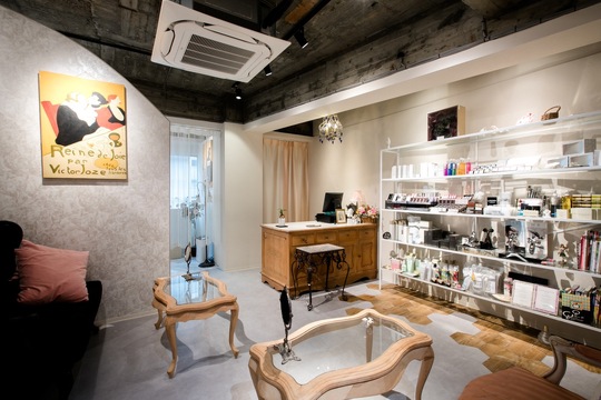 【西梅田】≪立体造形眉カット≫≪トータルビューティーサロン≫≪髪色自由≫≪子供手当あり≫しっかりとした研修体制のもと、「立体造形眉カット」の技術を習得することができます！眉カット以外にメイクアップや着付けに興味がある方にもオススメです！「beauty garden e:s西梅田本店（ビューティーガーデンイースニシウメダホンテン）」からアイリスト（まつげパーマ・アイブロウ）の求人★★