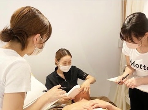 【通町筋】≪未経験OK≫≪月9日休み≫≪社会保険完備≫≪産休育休取得実績あり≫≪月2回土日休みOK≫人気YouTuber御用達サロン！脱毛を中心に幅広いエステメニューを取り揃えている「Motto 熊本店（モットクマモトテン）」からエステティシャンの求人☆☆