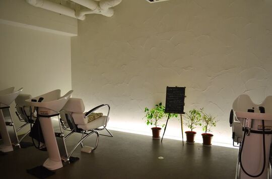 【大宮】≪社会保険完備≫≪有給休暇年10日≫など働きやすい環境が整ったアットホームサロン！教育体制もしっかりしており、頑張り次第で1年での早期デビューも可能です「hair&make azur 大宮店（ヘアーアンドメイクアズールオオミヤテン）」からアシスタント（美容師）の求人★☆