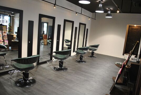 【魚住】≪完全週休2日・社会保険完備・月給20万円スタート≫接客重視、お客様とのコミュニケーションのため、自分の時間も大事にしてもらってます！お店の利益も頑張った全員に分配！なのでやりがいもバッチリ！「Old street 魚住店（オールドストリートウオズミテン）」からアシスタント（美容師）の求人☆★