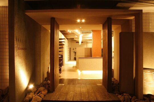 【逆瀬川】≪有給休暇あり≫≪選べる休日数≫≪月給18.5～22万円≫≪社会保険完備≫お客様に寄り添う丁寧な接客で人気！若者からママさんまで幅広い世代に愛されてます。デビュー後は時短勤務もあって将来も安心の「SARAJU 逆瀬川店（サラジュサカセガワテン）」からアシスタント（美容師）の求人☆★