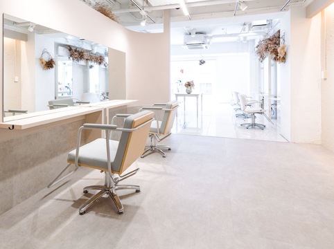 【八丁堀駅】≪完全週休二日制・社会保険完備・最高月給50万円・平均17～18時退勤≫高収入も狙えて長く美容師を続けることができる環境です！高単価でお客様としっかり向き合いながら施術ができるヘアサロン「five vox hair 広島（ファイブボックスヘアーヒロシマ）」からスタイリスト（美容師）の求人☆★