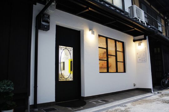 【烏丸駅】京都らしい落ち着いた雰囲気のサロン！スタッフ１人１人に合ったペースで、のびのび仕事ができます！「DEUX-PAPIE（ドゥパピエ）」からアシスタント（美容師）の求人