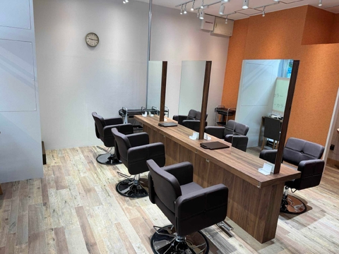 【JR尼崎駅】≪正社員・パート・アルバイト・業務委託≫オートシャンプー台完備のカットカラー専門店！美容師の経験を活かして活躍できる新しいサロンです！自分に合った働き方を選べます！「Choco Salo 尼崎店（チョコサロアマガサキテン）」からスタイリスト（美容師）の求人☆★