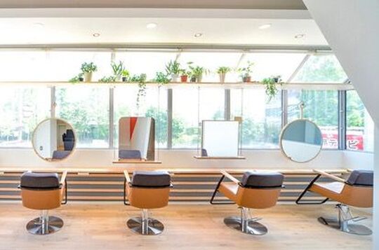 【法界院】≪フリー40〜50％／指名50〜60％還元≫続々出店中！勢いのあるサロンで活躍しませんか アナタ次第で月30万円以上も稼げる！週休2日も可能、プライベートも充実させられますよ！「freedom ciel（フリーダムシエル）」からスタイリスト（美容師）の求人☆★