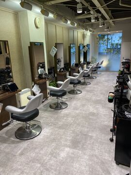 【香里園】≪月8〜10日休み≫≪社会保険完備≫≪20時までに退勤可能≫有休を使って土日休みも取れるサロン！頑張りはお給与に還元してもらえる環境！「U-AMBOISE（ユーアンボワーズ）」からスタイリスト（美容師）の求人☆★