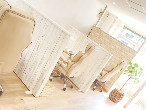 【香里園】お客様との時間を大切に≪1席1席ついたてで区切られたプライベート空間≫≪社会保険完備≫≪実働8時間≫正社員の方はもちろん、パート・アルバイトの方も頑張りに応じて歩合還元！！自分の経験を無理なく活かせる「NAIL SALON アトリエBONO（ネイルサロンアトリエボノ）」からネイリスト（ネイル）の求人☆★☆