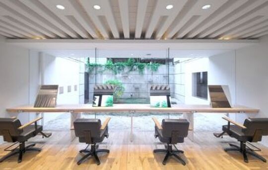 【南草津】≪月給23万円〜≫≪月8日休み≫≪社会保険完備≫≪最短1年でデビュー可能≫≪営業時間内レッスン可能≫≪有給休暇15日あり≫美容師と兼任でマツエクやネイルも学べる環境！メイクや着付け、撮影技術も学べる！レッスンはあなたのペースで進められる環境！しっかりしたカリキュラムでアナタの成長をサポート！「ex-fa origin（エクファオリジン）」から、アシスタント（美容師）の求人☆★☆