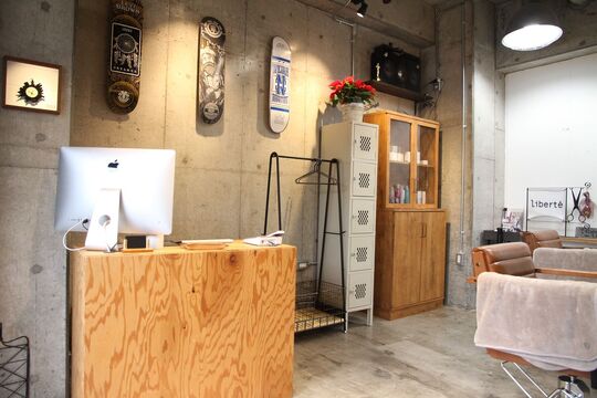 【森小路】≪カットレッスンに進んでいる方歓迎≫≪月8,9日休み≫≪月給18万円≫≪GW休暇あり≫とてもアットホームでプライベートも充実させたい方必見のサロン！！ショートが人気のサロン！！「liberte（リベルテ）」からアシスタント（美容師）の求人☆☆