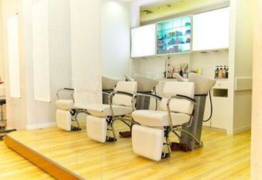 【石山】≪完全週休2日制≫≪社会保険完備≫興味があればアイラッシュも学べる環境があり美容師と兼任での業務も出来ますよ！ブランクのある方やママさん美容師も歓迎！地域密着型のオシャレサロン「jack beans（ジャックビーンズ）」からスタイリスト（美容師）の求人☆★☆