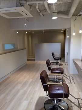 【大和高田駅】ママさんスタッフも歓迎！地域の幅広い年齢層のお客様から支持を受けるサロン。「HAPPYEL hair crew（ハピエル ヘア クルー）」からアシスタント（美容師）の求人☆☆