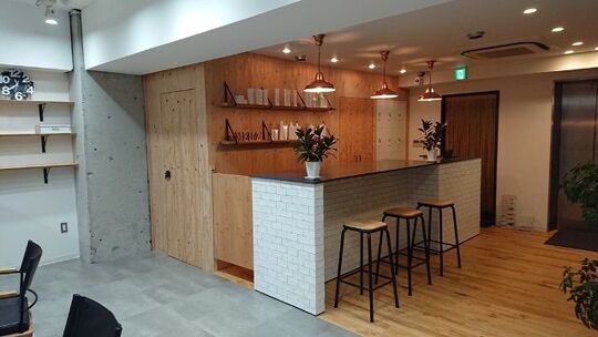 【南船場】 社会保険完備  月8日休み&有給休暇あり 厳選された薬剤&こだわりの高い技術と接客により口コミ評価抜群のオーガニックサロン！極上SPAには自信あり！清潔感溢れるナチュラル系ヘアサロン！Meuz（ミューズ）からスタイリスト（美容師）の求人☆☆