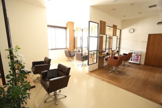 【小野】≪社会保険完備≫≪完全週休2日制≫≪交通費全額支給≫≪車通勤可能！≫高給与も見込めるという待遇面バツグンのサロン！新規客も多いので入客もバッチリできる「Be Shine 小野店（ビィシャインオノテン）」からスタイリスト（美容師）の求人☆★