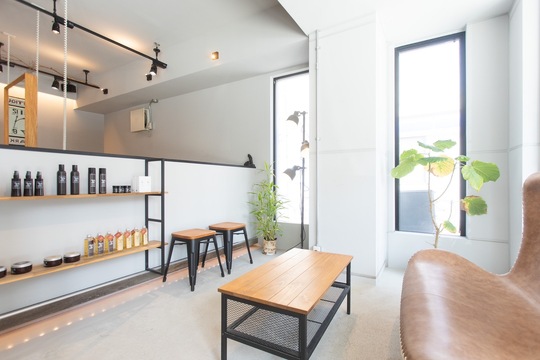 【谷町六丁目】≪社会保険完備≫≪完全19時退勤≫≪マンツーマン接客≫≪スタイリストオンリー≫幅広い年齢層から人気のサロン！無駄な時間を減らし、ワークライフバランスの実現を目指しています！「Hair salon BITA（ヘアーサロンビータ）」からスタイリスト（美容師）の求人☆★