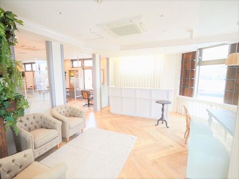 【星田】≪月給21万円〜≫≪月8〜10日休み≫≪社会保険完備≫≪最短2年でデビュー可能≫≪自転車支給あり≫有休を使って土日休みも取れる！20時までに退勤可能！営業時間内レッスン可能！頑張りはしっかりお給与に還元される環境！「U-CHAMBORD（ユーシャンボール）」からスタイリスト（美容師）の求人☆★