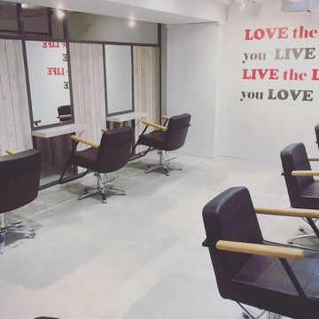 【豊中駅】社会保険完備／週休2日制／産休育休の実績も多数で女性スタッフが多数活躍中！いろんな技術を学びたい方にお勧め！最短2年でデビューも目指せます！「RISE HAIR BRAND 豊中店（ライズヘアーブランドトヨナカテン）」からアシスタント（美容師）の求人★☆