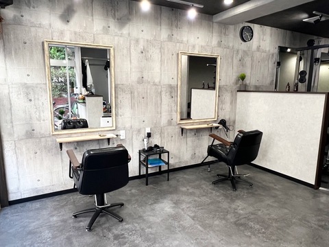 【東三国】≪最低保証あり≫≪メンズ特化の委託サロン≫フィットネスジム併設のサロンでトレーニングも無料で出来ます。メンズスタイルが好きな方、自由に勤務したい方にオススメ！掛け持ちは一切無しのマンツーマン接客でしっかりお客様を対応できます「CLAN HAIR & FITNESS（クランヘアーアンドフィットネス）」からスタイリスト（美容師）の求人★★