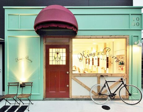 【摂津市】◇◆社会保険完備◆カット入客チャンスあり◆◇入社3年目ST約30万円の給与！入客チャンスの多い右肩上がりの会社で、高額月給も狙っていけますよ★Queen’s Berry(クインズベリィ)からスタイリスト(美容師)の求人☆★