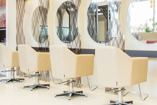 【栗橋】■平均退社19時台・月9日休み選択可能・産休育休制度あり・社会保険完備■幅広い年齢層のスタッフさんが多数活躍中！ママさんスタイリストさんも歓迎します！今までの経験を活かして長所を伸ばせるサロン！「hairshop N&A ベイシア栗橋店（ヘアーショップエヌアンドエーベイシアクリハシテン）」からスタイリスト（美容師）の求人☆★