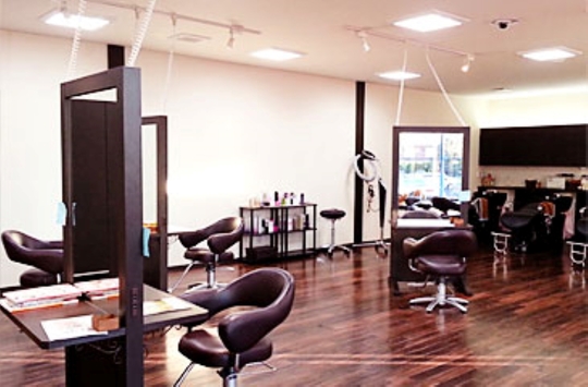 【土浦駅】◆日曜定休・19時までに退勤可能・有給休暇あり◆日曜定休と19時までの勤務で、プライベートも充実！自分にあったは働き方の出来るサロン「美容室ルピナス 土浦神立店（ビヨウシツルピナスツチウラカンダツテン）」からスタイリスト（美容師）の求人☆★