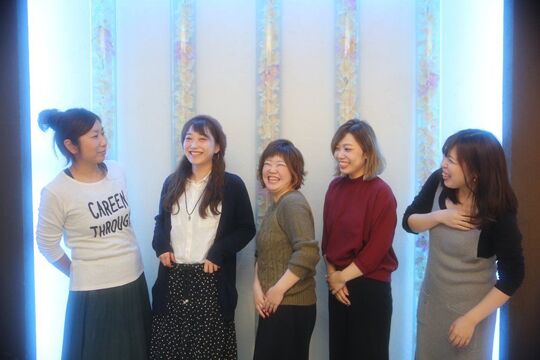 【千林】≪完全週休2日制！社会保険完備≫リゾート感あふれる可愛らしい店内が特徴的！入客チャンスが多いので、しっかり顧客様を増やすことができます。プライベートも大切にできる超好待遇サロン「cherie（シェリー）」からスタイリスト（美容師）の求人☆☆