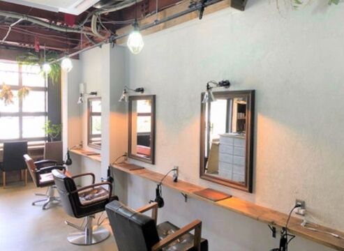 【宇都宮駅】≪月給25万円〜≫≪月7日休み≫≪土日休みも相談可能≫≪社会保険完備≫≪20時までに退勤可能≫月給50万円の収入も可能！頑張った分はしっかり還元してもらえる◎入客チャンスあり！“Hair design D. ulu 宇都宮（ヘアーデザインディードットウルウツノミヤ）”からスタイリスト（美容師）の求人☆★