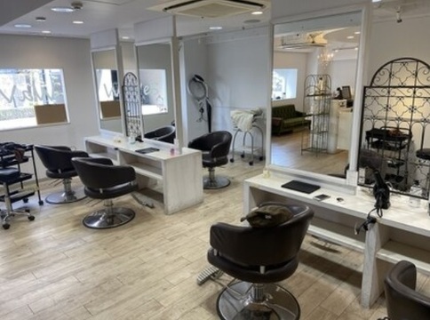 【門戸厄神】≪月給25万円～≫≪社会保険完備≫≪月8.9日休日≫≪土日やすみも相談可能≫働きやすい環境とおしゃれな雰囲気が人気！頑張り次第でどんどん収入アップを狙えます！「waves（ウェイブズ）」からスタイリスト（美容師）の求人☆★